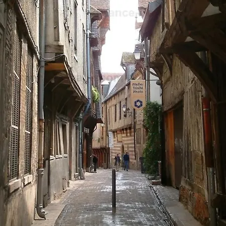 Le Treize Au Coeur Du Bouchon * Troyes