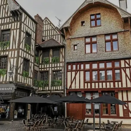 Le Treize Au Coeur Du Bouchon *