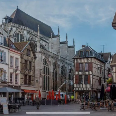 Daire Le Treize Au Coeur Du Bouchon Troyes